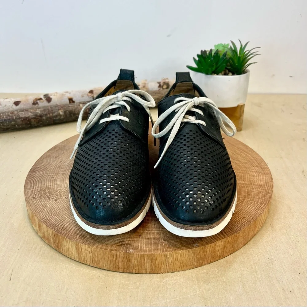 Trask | Lena Perforated Leather Sneakers Size 38/7.5 - Picture 8 of 16